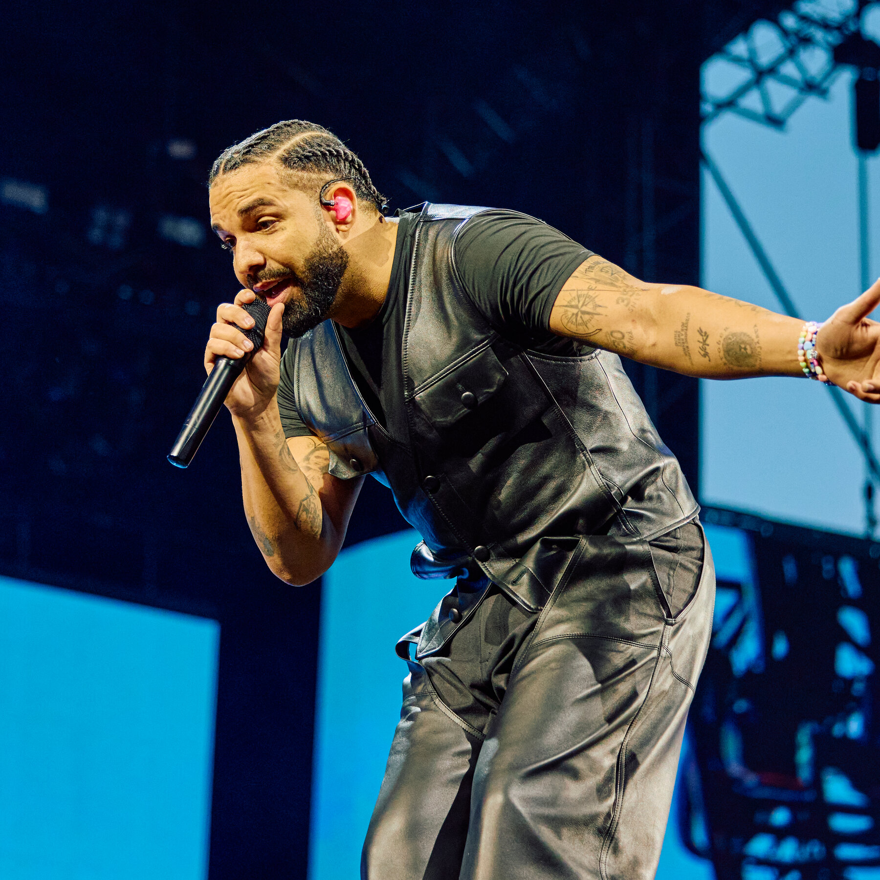 Rapper Drake has revealed that he has the ability to hit back at anyone who makes a song that says something bad about him.