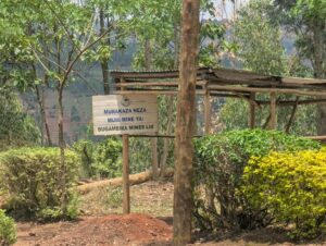 Kayonza: Abantu babiri bagwiriwe n’ ikirombe barapfa